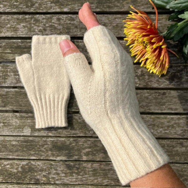 The Mildred Cashmere Fingerless Gloves Cream are luxurious and ideal if you want your fingers free but still have lovely cosy and warm hands