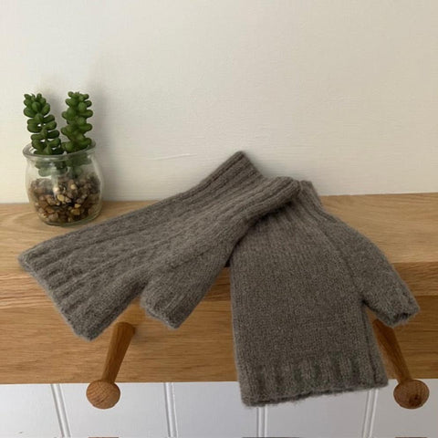 The Mildred Cashmere Fingerless Gloves Grey are luxurious and ideal if you want your fingers free but still have lovely cosy and warm hands