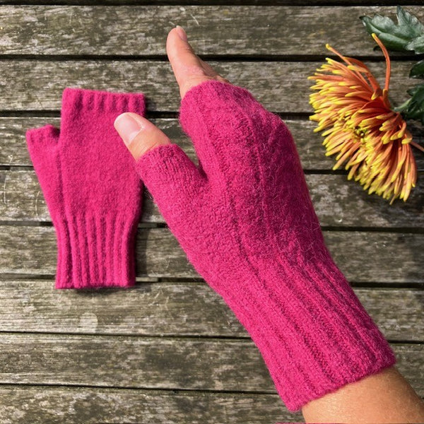 The Mildred Cashmere Fingerless Gloves Pink are luxurious and ideal if you want your fingers free but still have lovely cosy and warm hands