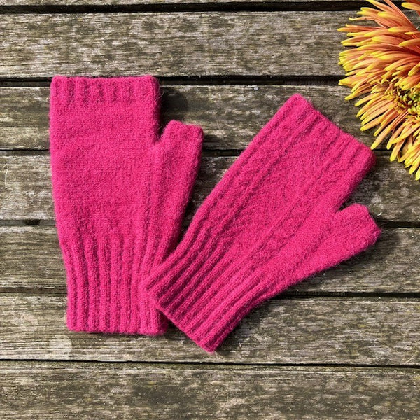 The Mildred Cashmere Fingerless Gloves Pink are luxurious and ideal if you want your fingers free but still have lovely cosy and warm hands