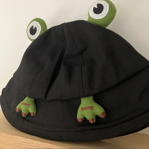 The Polly Frog Bucket Hat Black is a super fun and cute hat for kids and adults alike