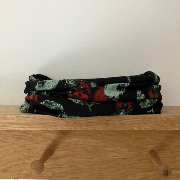 The Abella Snood Poppy Black has a fabulous bold floral print to add pattern to your outfit and will keep you cosy and warm