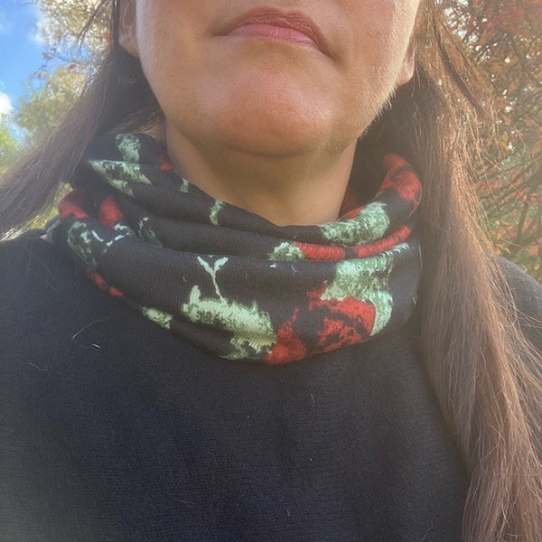 The Abella Snood Poppy Black has a fabulous bold floral print to add pattern to your outfit and will keep you cosy and warm