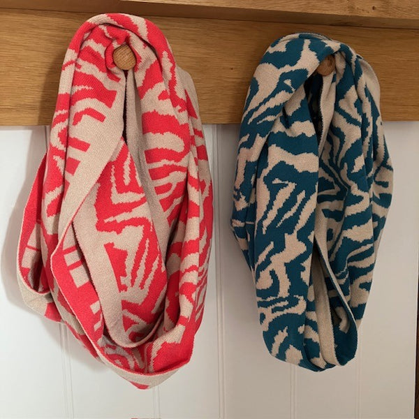 The Serenity Snood comes in two colourways; Teal or Pink