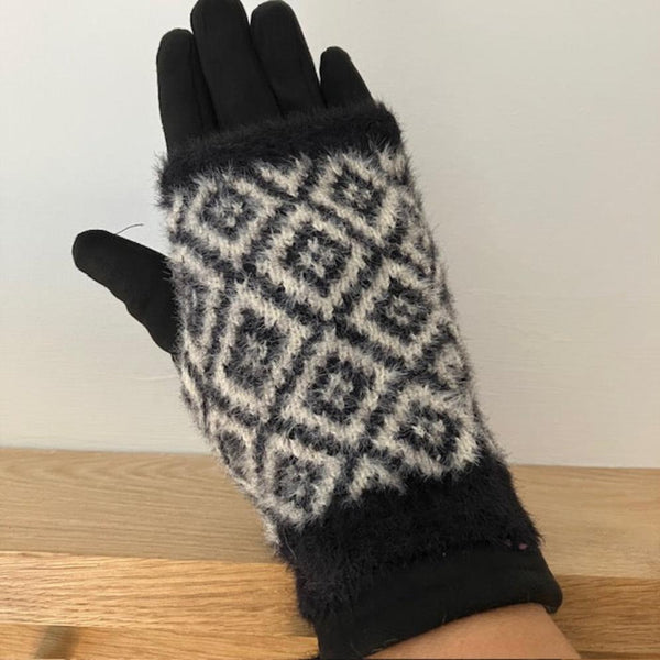 The Sloane Gloves are a fabulous combination of gloves with overlapping wrist warmers for added warmth