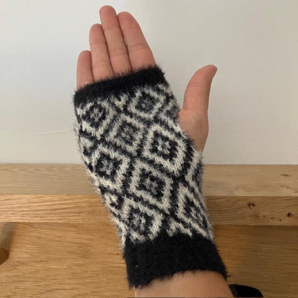 The Sloane Gloves are a fabulous combination of gloves with overlapping wrist warmers for added warmth