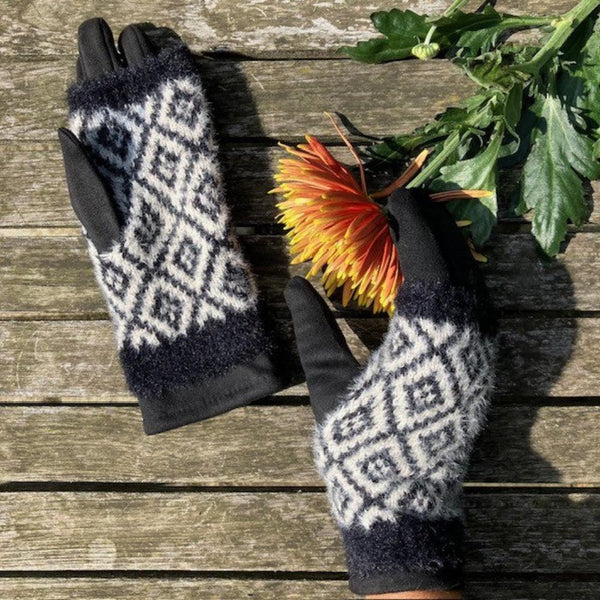 The Sloane Gloves are a fabulous combination of gloves with overlapping wrist warmers for added warmth