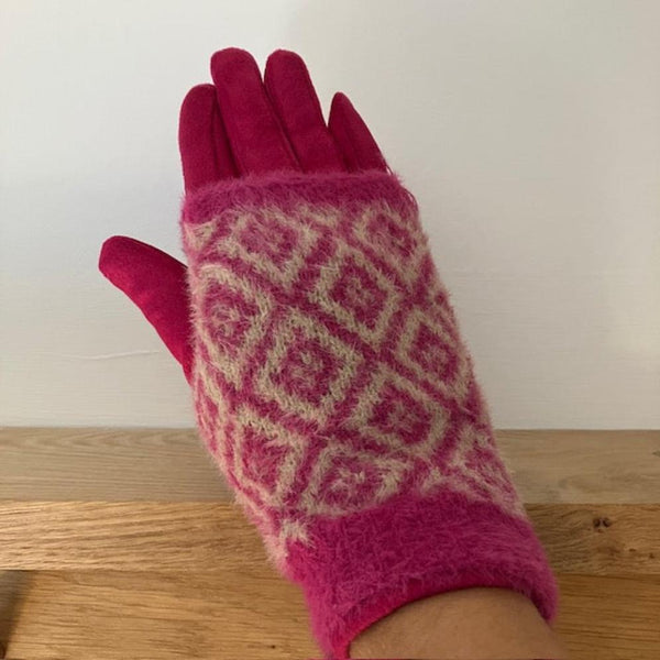 The Sloane Gloves Pink are a fabulous combination of gloves with overlapping wrist warmers for added warmth