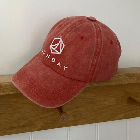 The Sunny 'Sunday' Baseball Cap Rose is your go to stylish accessory that will keep the sun out of your eyes and keep you cosy on your next adventure