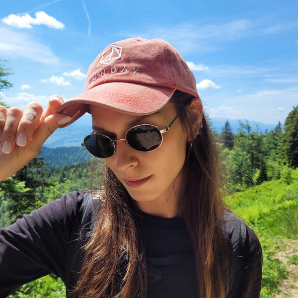 The Sunny 'Sunday' Baseball Cap Rose is your go to stylish accessory that will keep the sun out of your eyes and keep you cosy on your next adventure