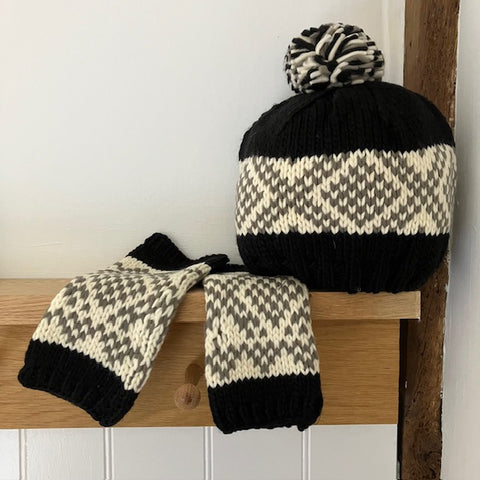 The Tabitha Hat & Fingerless Gloves Black are a lovely cosy knitted set