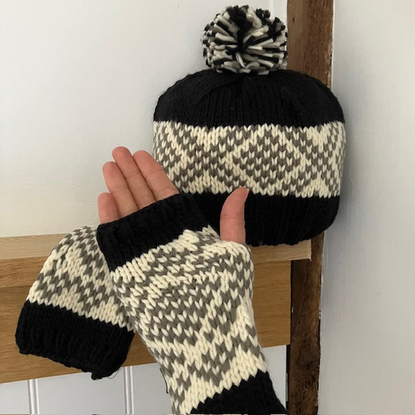 The Tabitha Hat & Fingerless Gloves Black are a lovely cosy knitted set