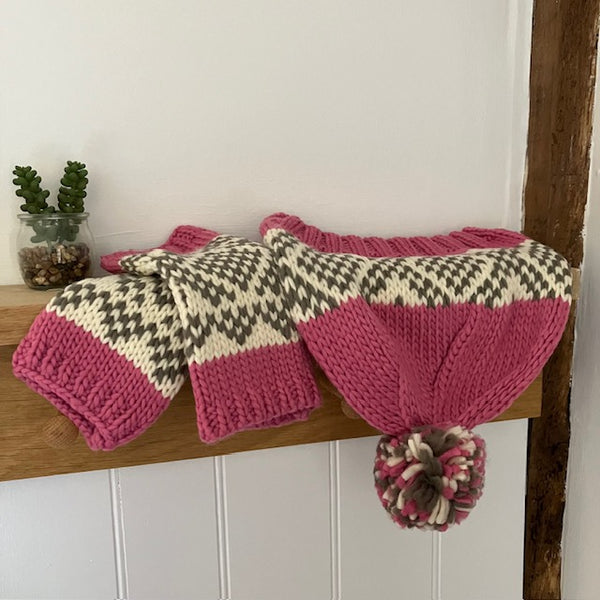 The Tabitha Hat & Fingerless Gloves Pink are a lovely cosy knitted set