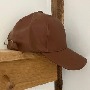 The Taylor Baseball Cap is you go to on-trend accessory that elevates an outfit and keeps you cosy and warm