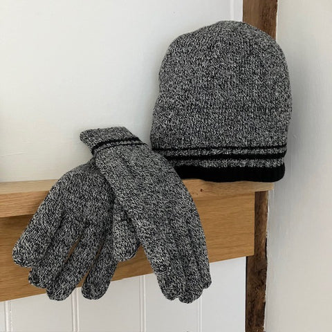 The Thorsten Hat & Gloves Set are the ideal cosy gift for men for when the weather turns cold