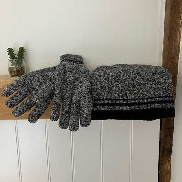 The Thorsten Hat & Gloves Set are the ideal cosy gift for men for when the weather turns cold