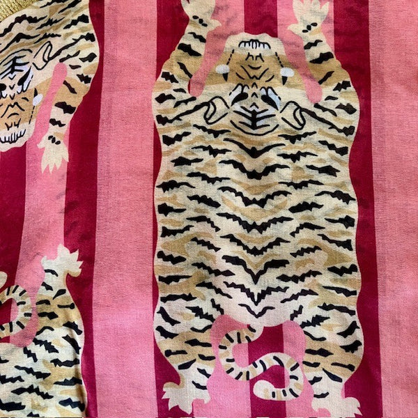 The Tigerlily Scarf Pink has a very on-trend and much sought after pattern and Tiger print