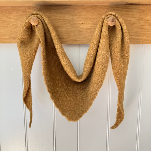 The Tilly Scarf in this small plain knit, much sought after triangle shape, is the perfect cosy accessory to elevate your outfit this season