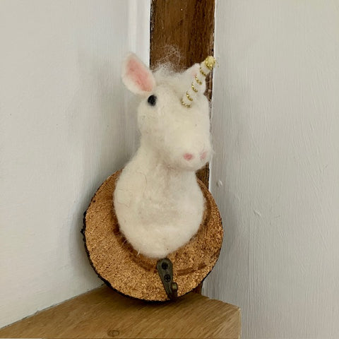The Felt 'Ulla Unicorn' Hook is
ideal for hanging trinkets from and makes a great gift for unicorn and horse fans 