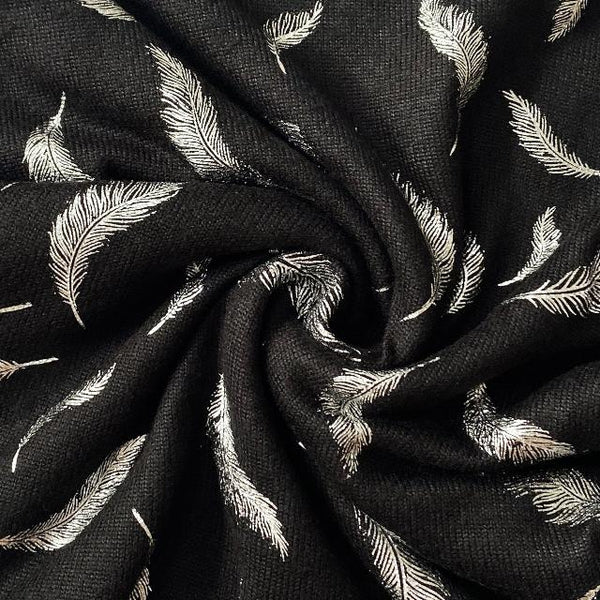 The Abella Snood Silver Feather Black is a wonderfully cosy and shimmering eye catching snood