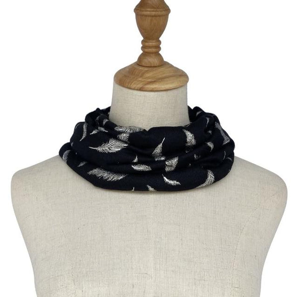 The Abella Snood Silver Feather Black is a wonderfully cosy and shimmering eye catching snood