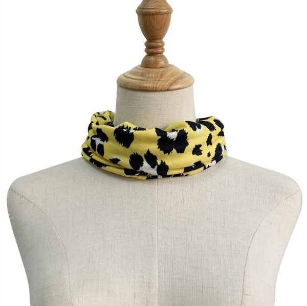 The Abella Snood Leopard Print Yellow is the perfect bold on trend print to add to your outfit to keep you cosy and warm when you are on the go