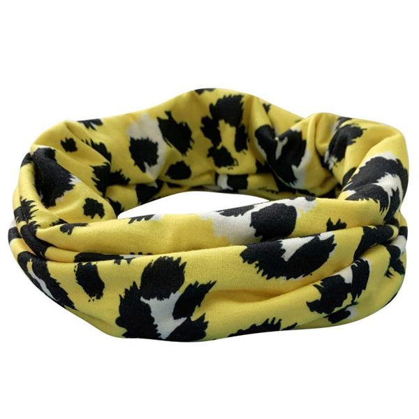 The Abella Snood Leopard Print Yellow is the perfect bold on trend print to add to your outfit to keep you cosy and warm when you are on the go