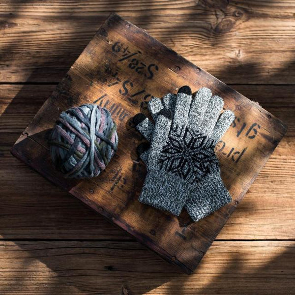 The Birger Unisex Gloves Grey & Black are a fabulous Scandinavian design that will keep your hands super warm and cosy